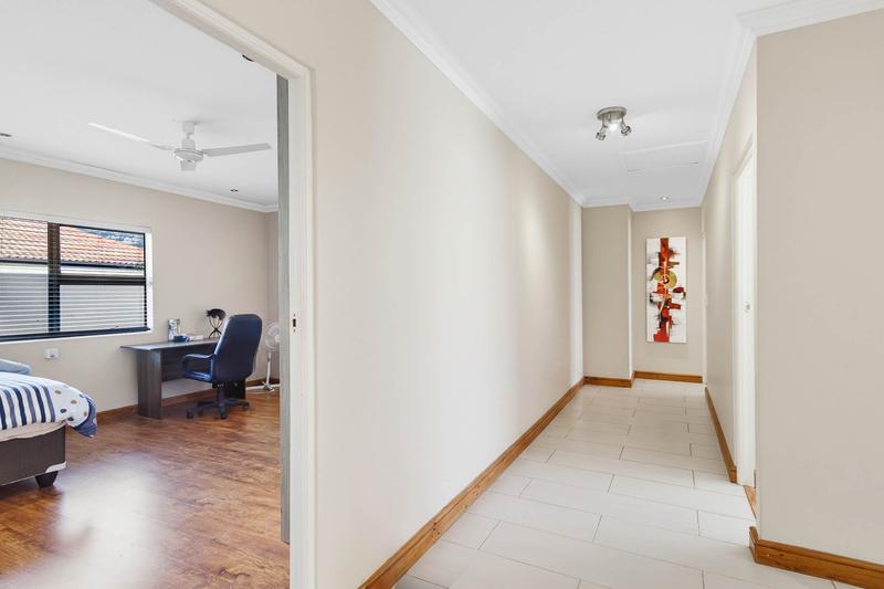 To Let 4 Bedroom Property for Rent in Gordons Bay Central Western Cape